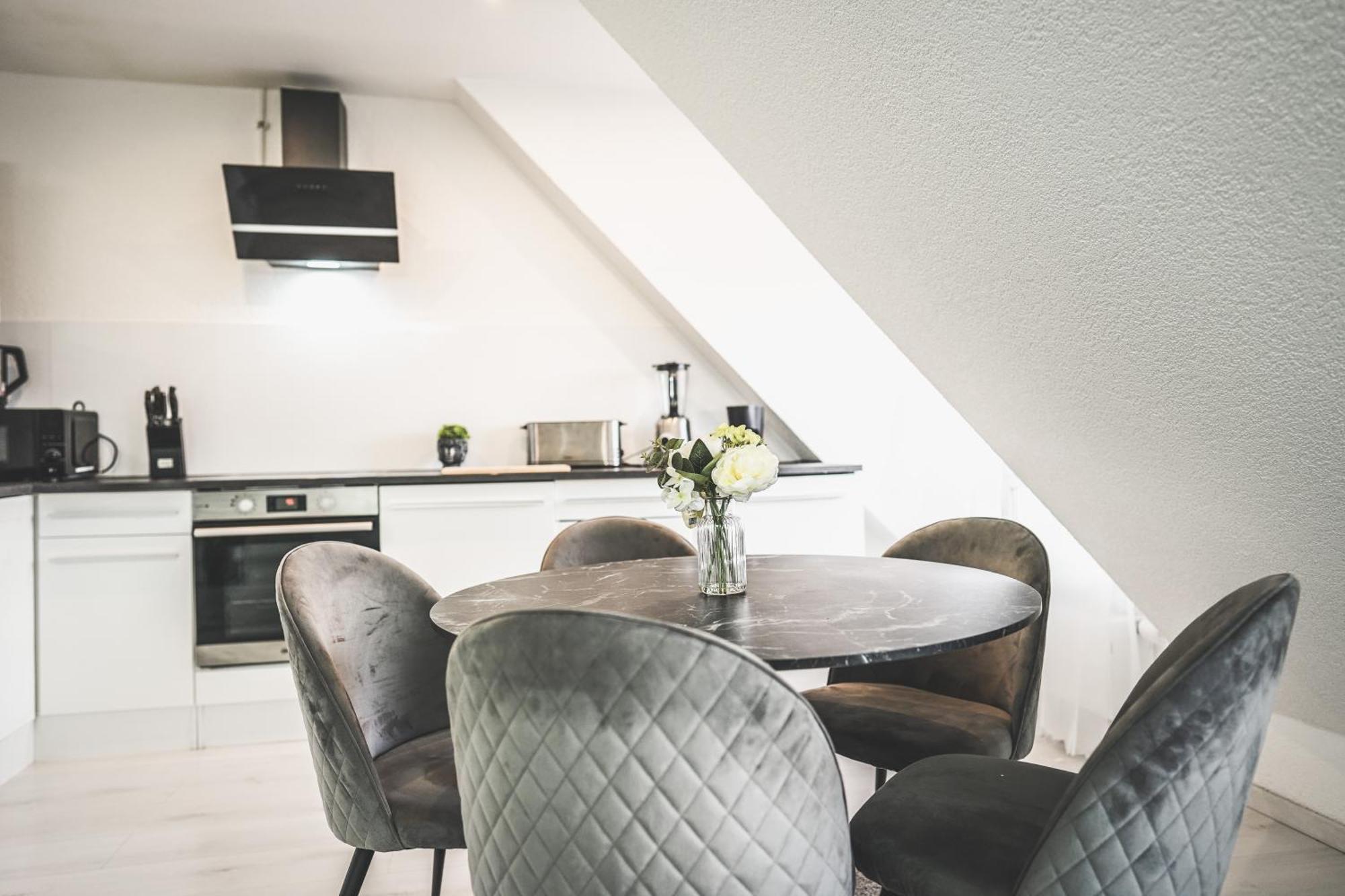 Luxus Maisonette Am See, Wehome Premium Apartment *